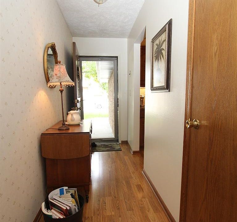 1st image of 6731 La Salle St