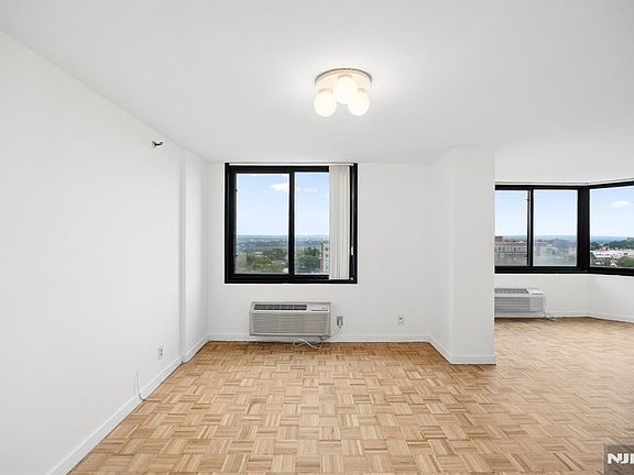 2nd image of 1265 15th St APT 14C