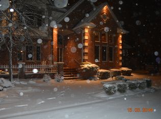 13335 Lake Shore Dr, Clive, IA 50325
