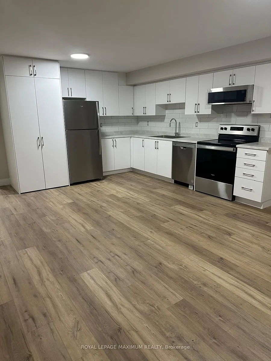 Building Photo - 47 Rockcliffe Blvd W #BASEMENT