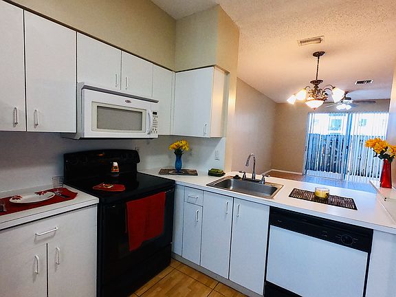 4th image of 21300 NE 8th Ct #3005