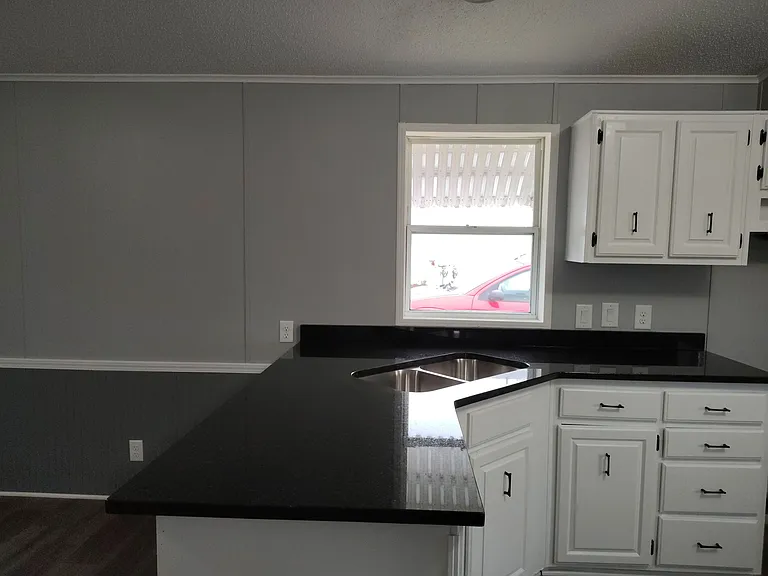 2000 Grand Ave — Photo 10