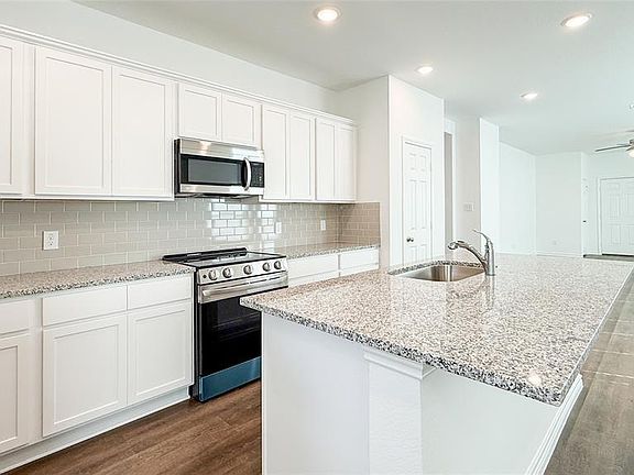 4th image of 821 Stoney Point Ln