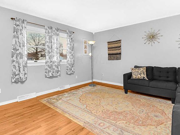 4th image of 416 Baywood Pl