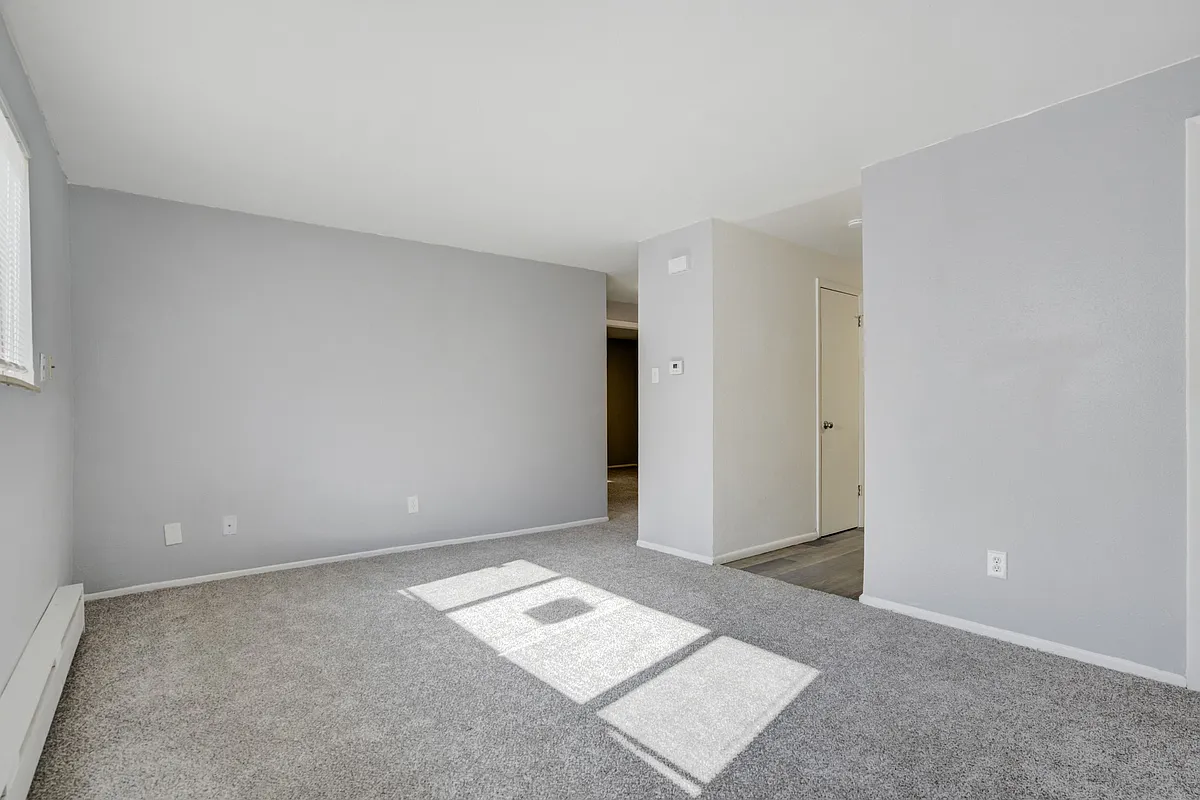 Building Photo - 2921 Straus Ln #1