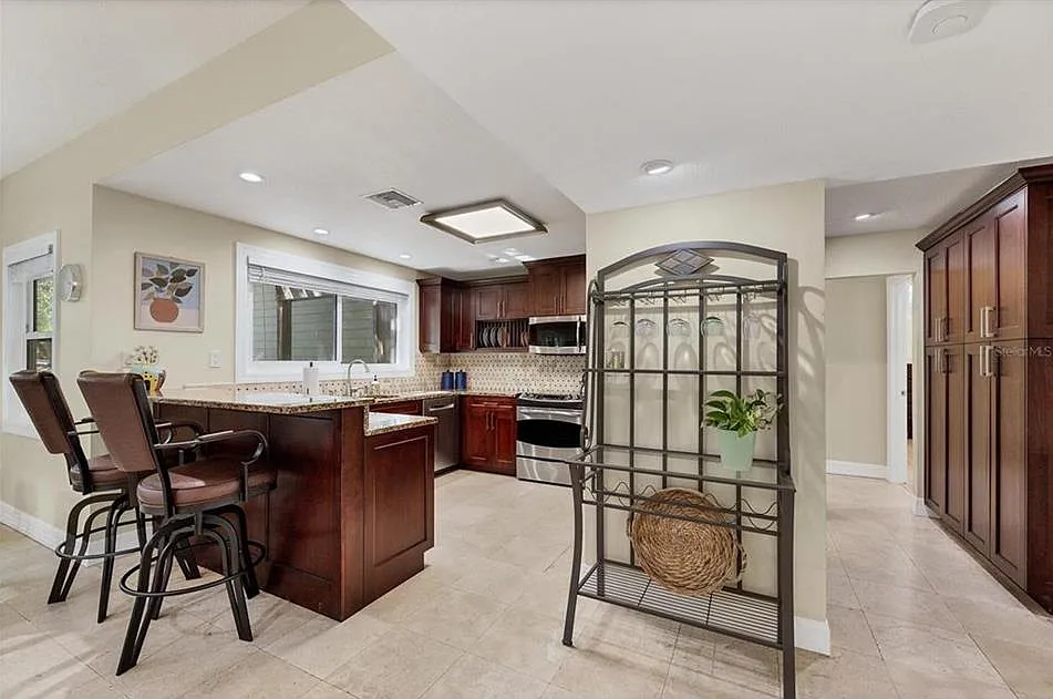 3 bed, 1677 sqft, $4,900 — Photo 3