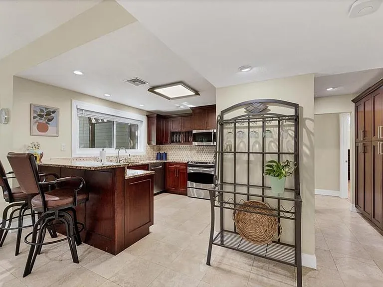 3521 Almeria Ave — Photo 3