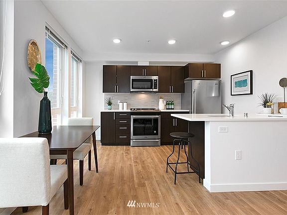 4th image of 750 11th Ave E Unit 201