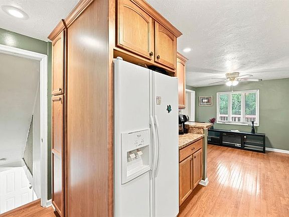 5th image of 675 Meadow Ln