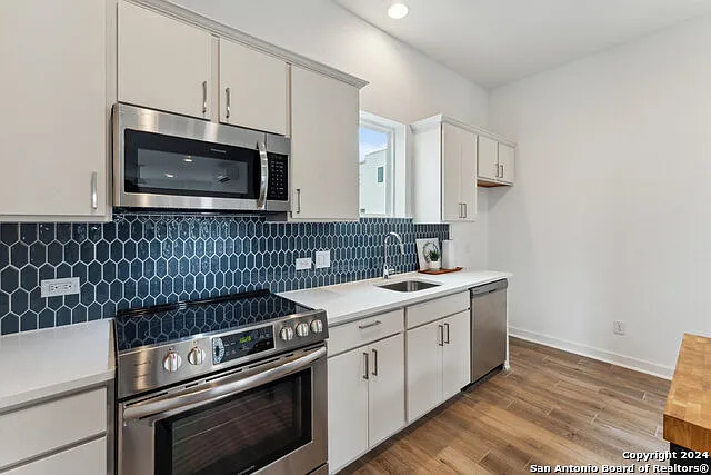 3214 N Elmendorf St — Photo 7