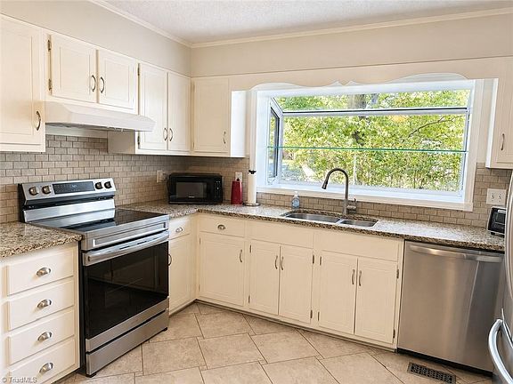 2nd image of 760 Bundaberg Ln