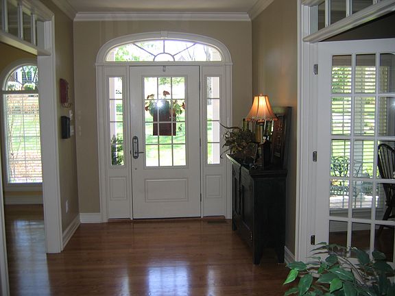 Beautiful spacious foyer