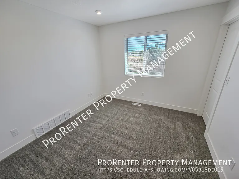 3111 S Edgewater Cv — Photo 24