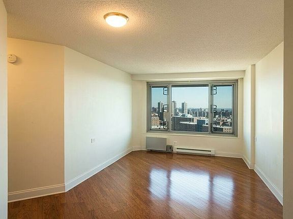4th image of 1295 5th Ave APT 22H
