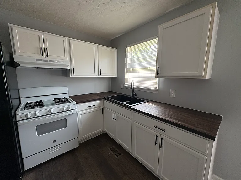 406 Cary Dr — Photo 10