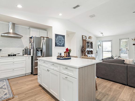 5th image of 578 PEREGRINE Court