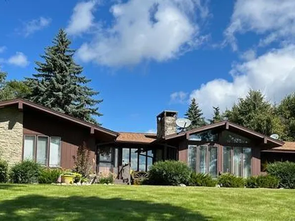 919 N Main St, Starbuck, MN 56381