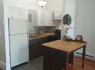 32 1st St APT 2, Troy, NY 12180