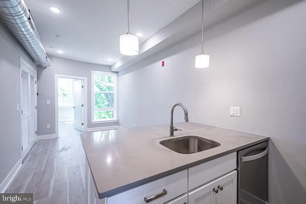 2 bed, 1.0 bath, $1,545 — Photo 3