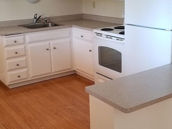 2nd image of 341 1st St W APT 15