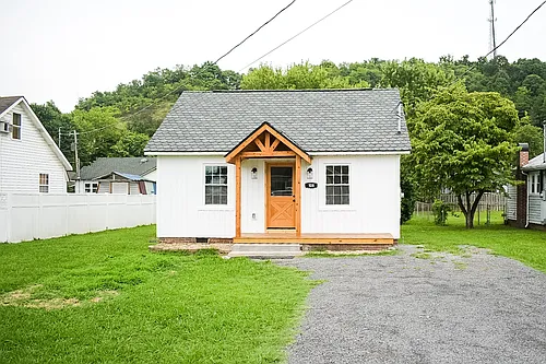 108 Nichols St Photo 1