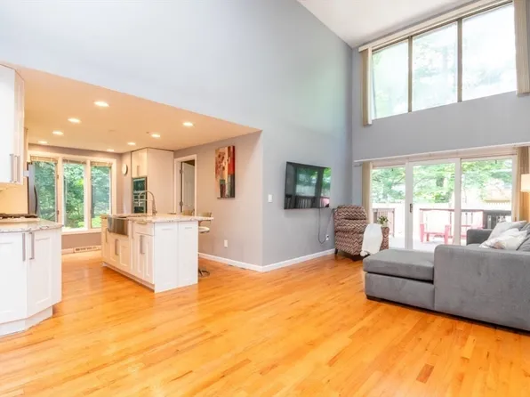 10 Grove Sq, Randolph, MA 02368