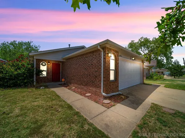 5706 S Vancouver Pl, Tulsa, OK 74107