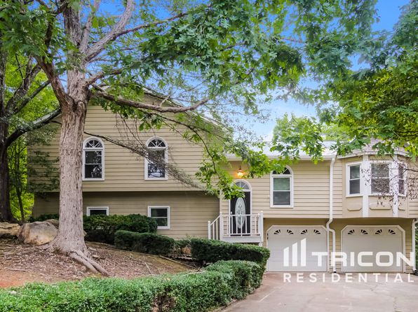 705 Brook Cv