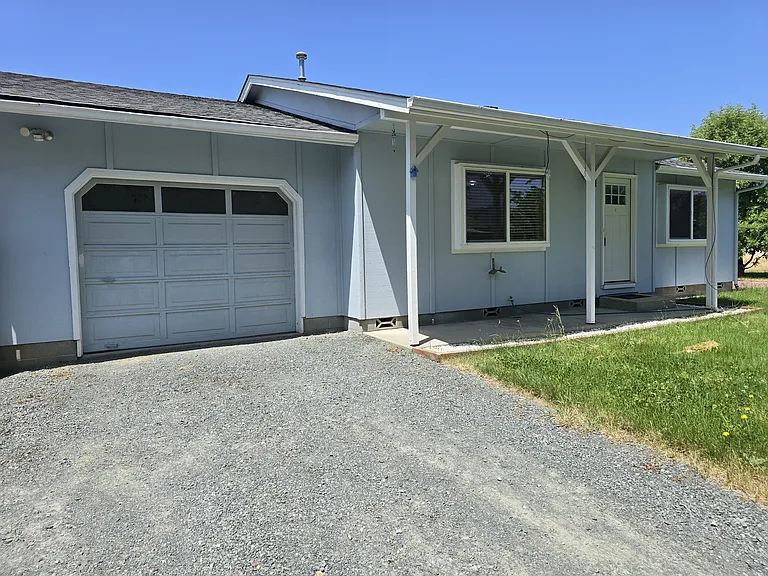2368 Redwood Ave — Photo 4