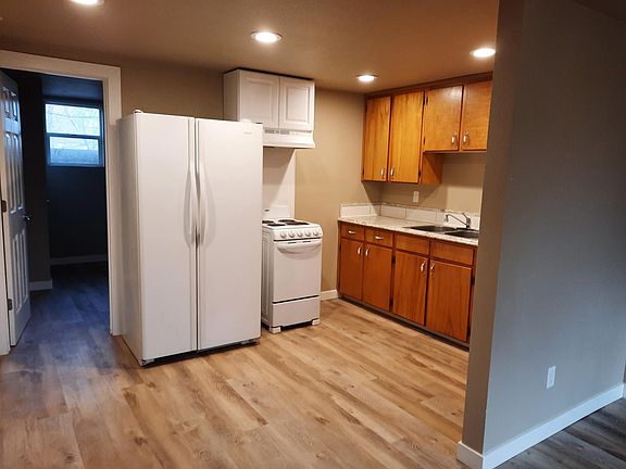 3rd image of 405 N College Ave #3