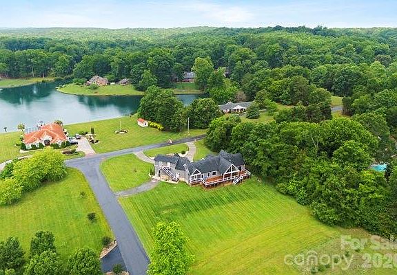 3rd image of 5200 Shoreview Dr