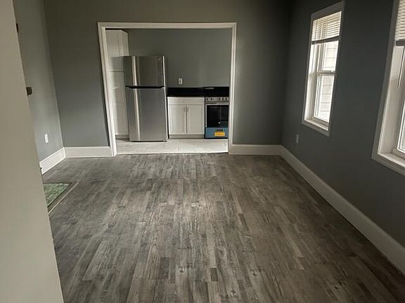 3rd image of 2424 Campbell St
