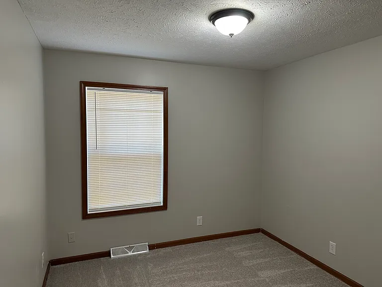2531 N Gale St — Photo 8