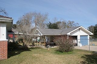 4th image of 304 E Broussard St