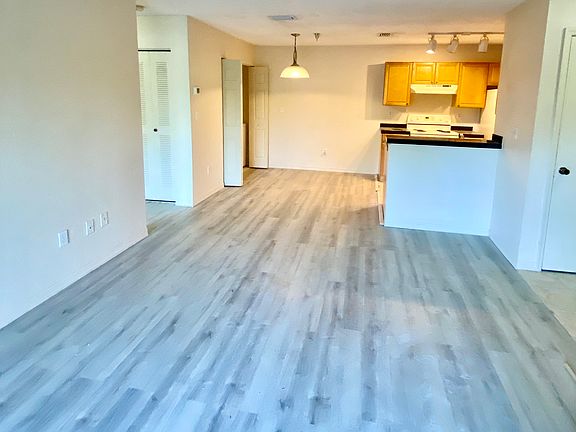 3rd image of 10263 Gandy Blvd N APT 301