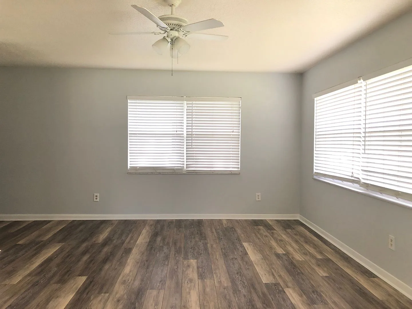 Beautifully renovated 3 bed / 1 bath home! Ready for Move in September! Large back yard! Home on ... — Photo 4