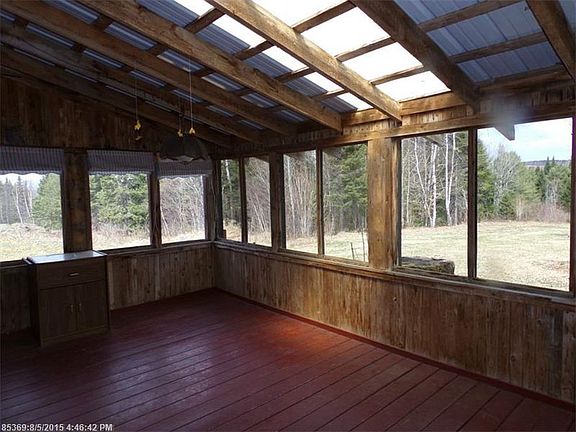 Screened nkrthern porch