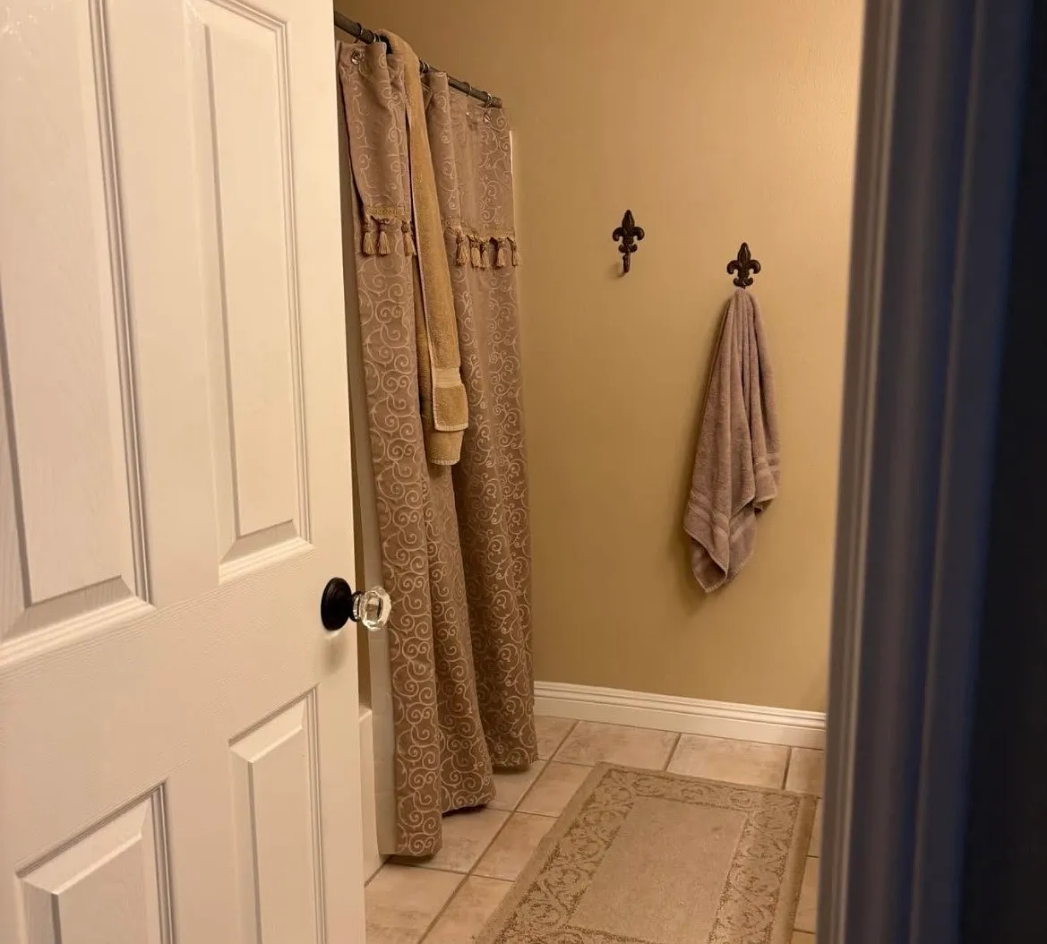 3 bed, 2916 sqft, $1,300 — Photo 2