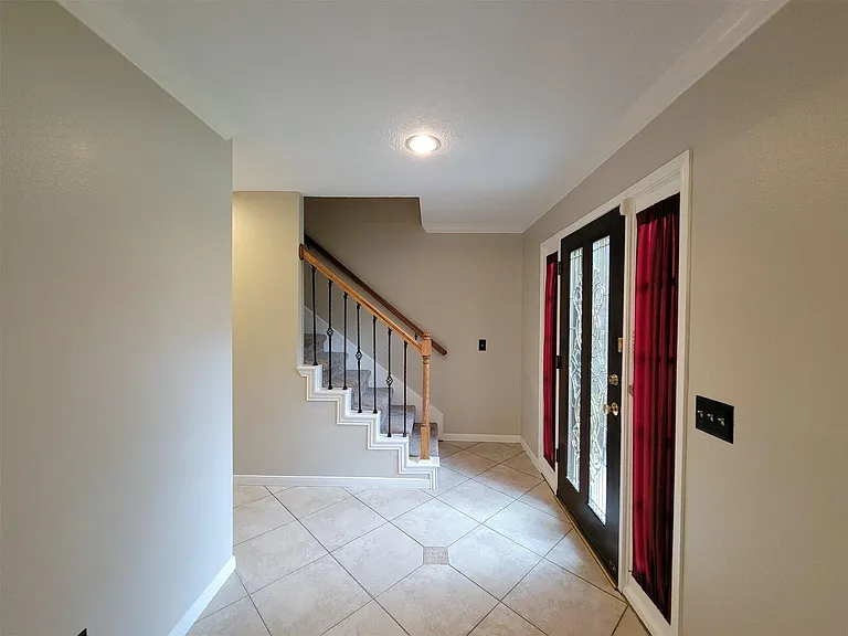 17207 Meadow Heights Dr — Photo 3