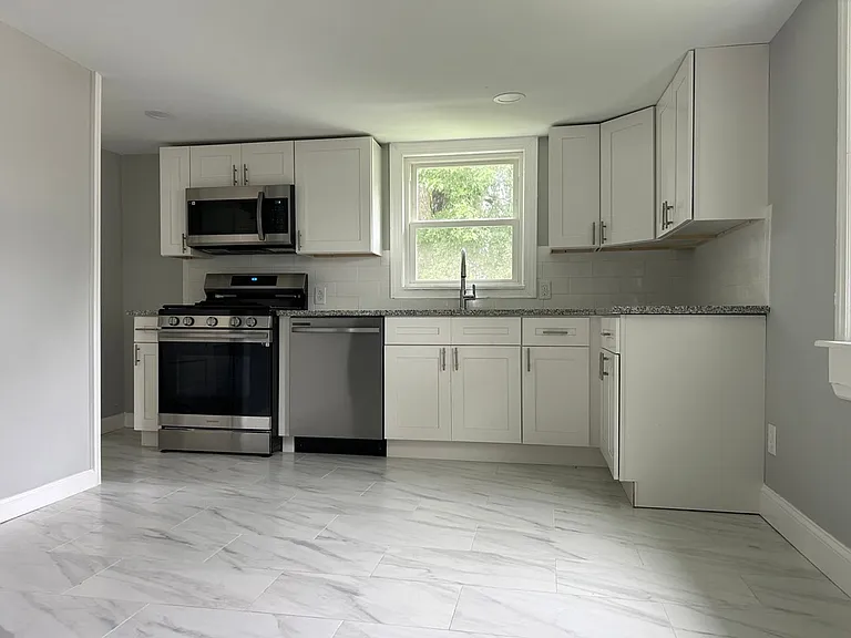 148 Charles Ave — Photo 2