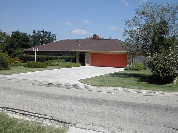 2nd image of 309 Tailwind Dr
