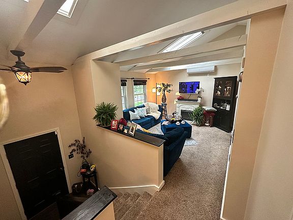 ENTRYWAY - LOFT LIKE