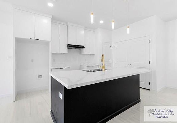 5th image of 693 Thornton Ln