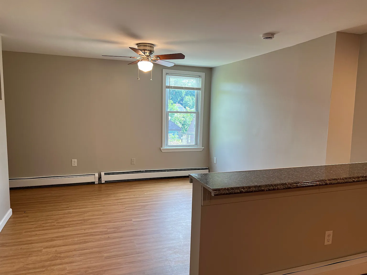 2 bed, 1.0 bath, 840 sqft, $1,650 — Photo 2