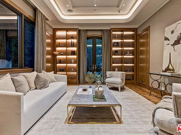 4th image of 610 N Rodeo Dr