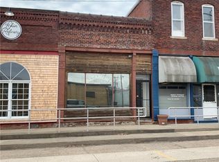 110 S 3rd St, Altamont, IL 62411