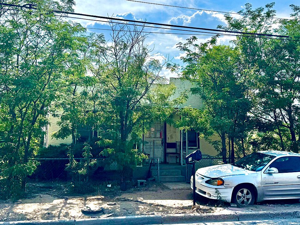 1st image of 402 Country Club Dr