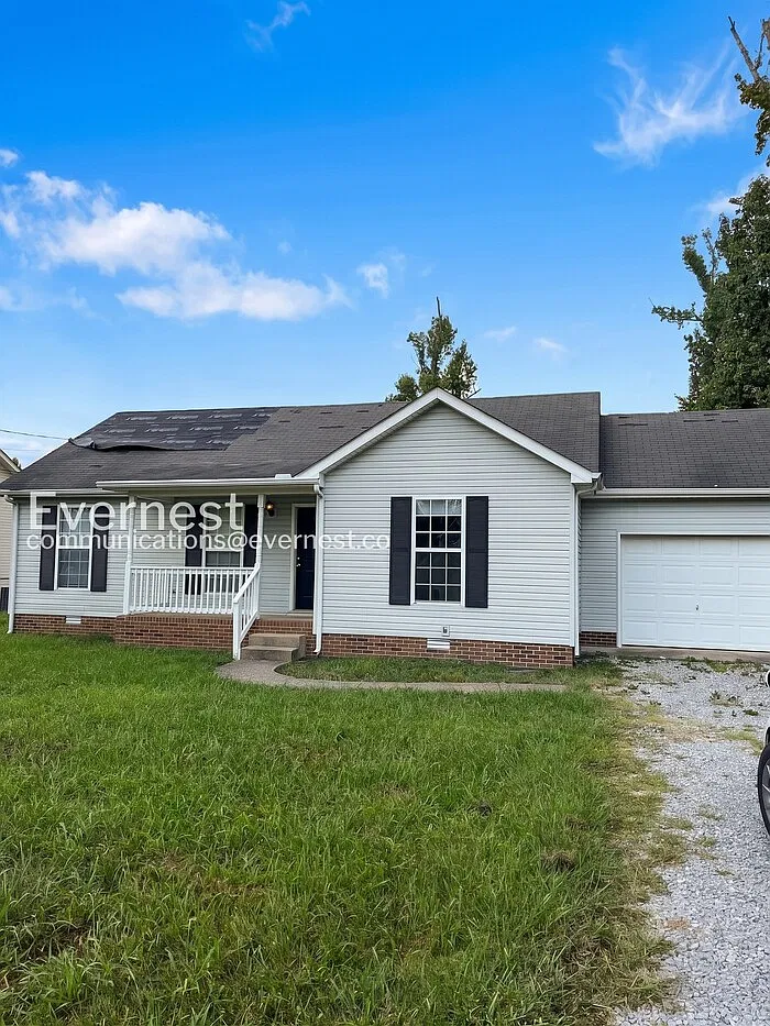 3 bed, 2.0 bath, 1084 sqft, $1,745 — Photo 1