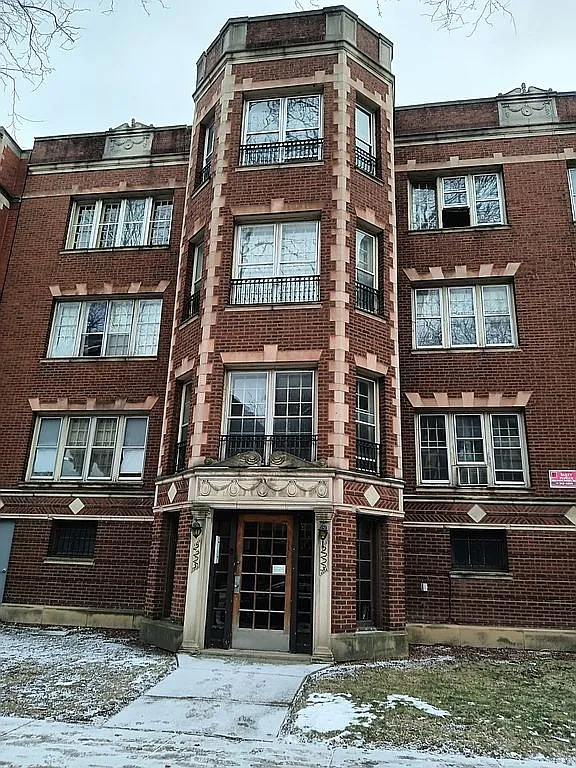 2225 E 70th Pl #1A photo 1