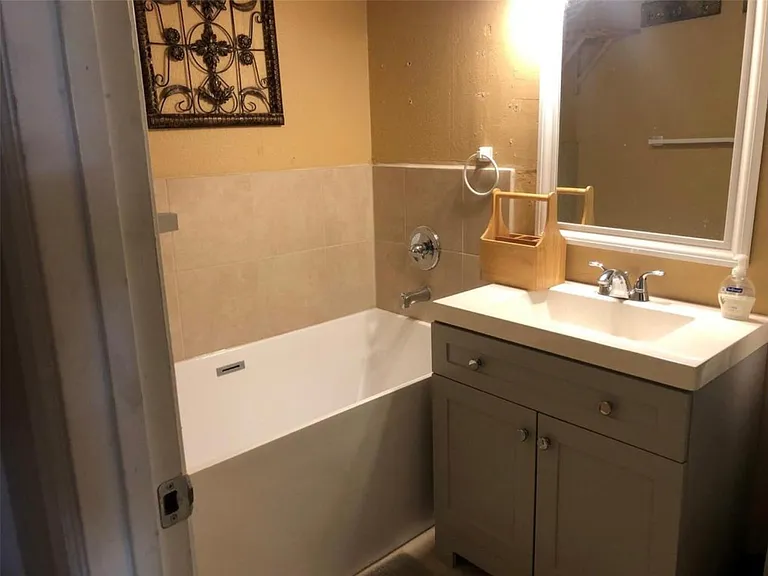 216 W G St — Photo 15